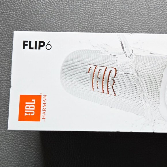 JBL Flip 6 - Portable Bluetooth Speaker Waterproof 12 Hours of Playtime - White - Picture 1 of 6